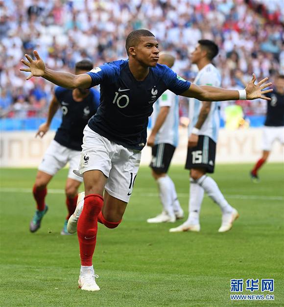 回馈家乡父老，河南队杨意林为后林村80岁以上老人发放礼品（河南队杨意林回馈桑梓，向后林村80岁以上老人发放礼品）