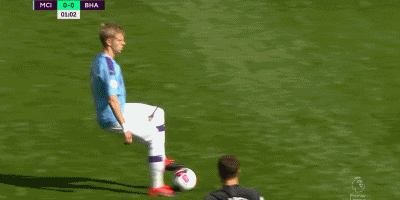 梅西小时候铃声响了不回教室，老师批评他：马拉多纳只有一个