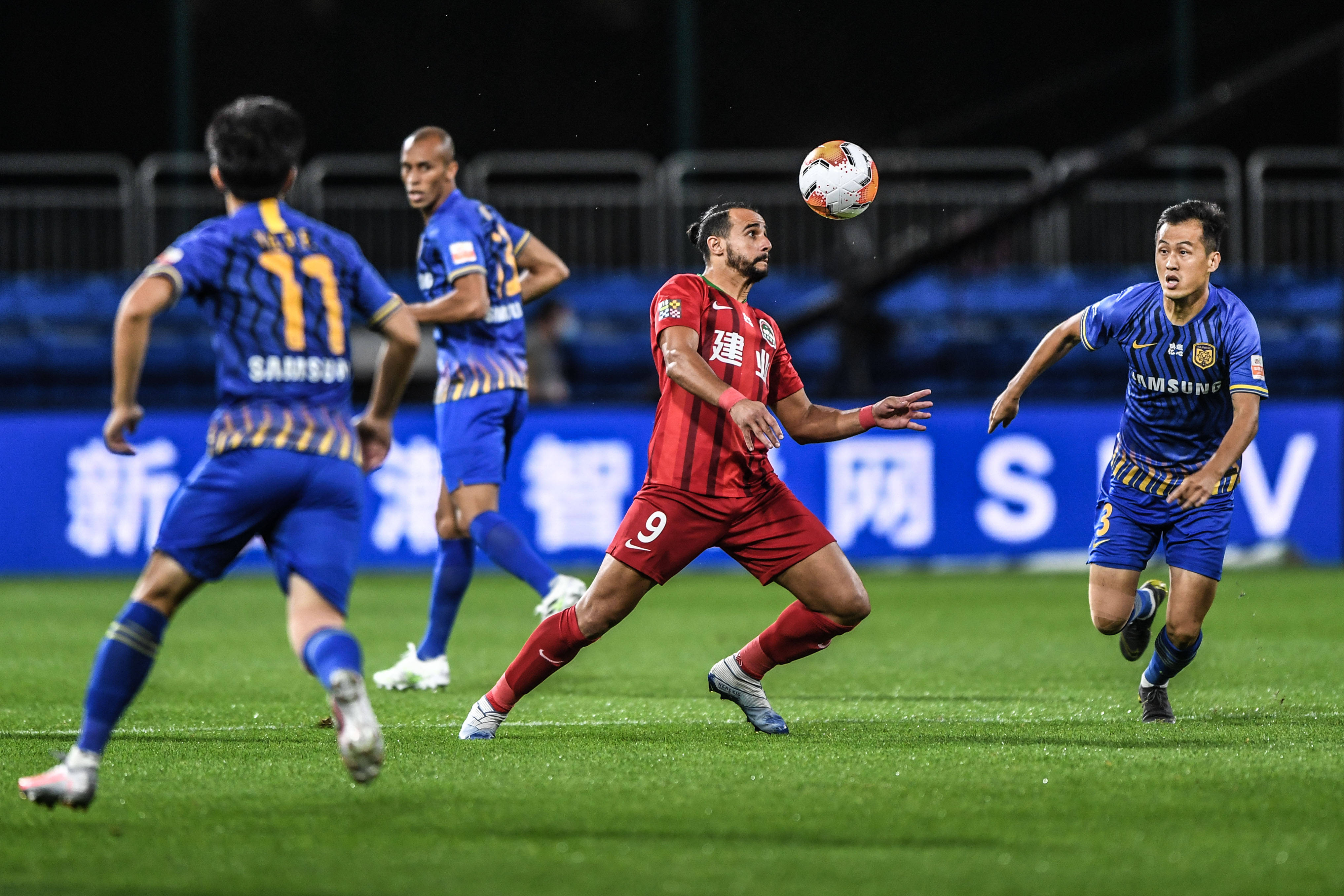 德佬：那不勒斯比去年更强；我喜欢意大利诺这样的教练（德佬称那不勒斯比去年更强，欣赏意大利诺式教练）