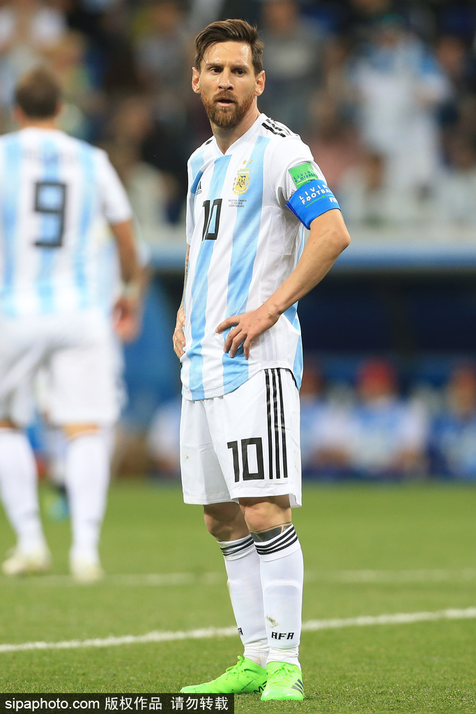 猛龙尼克斯NBA杯赛前上脚亮点纷呈（NBA杯赛前，猛龙与尼克斯球鞋上脚看点十足）