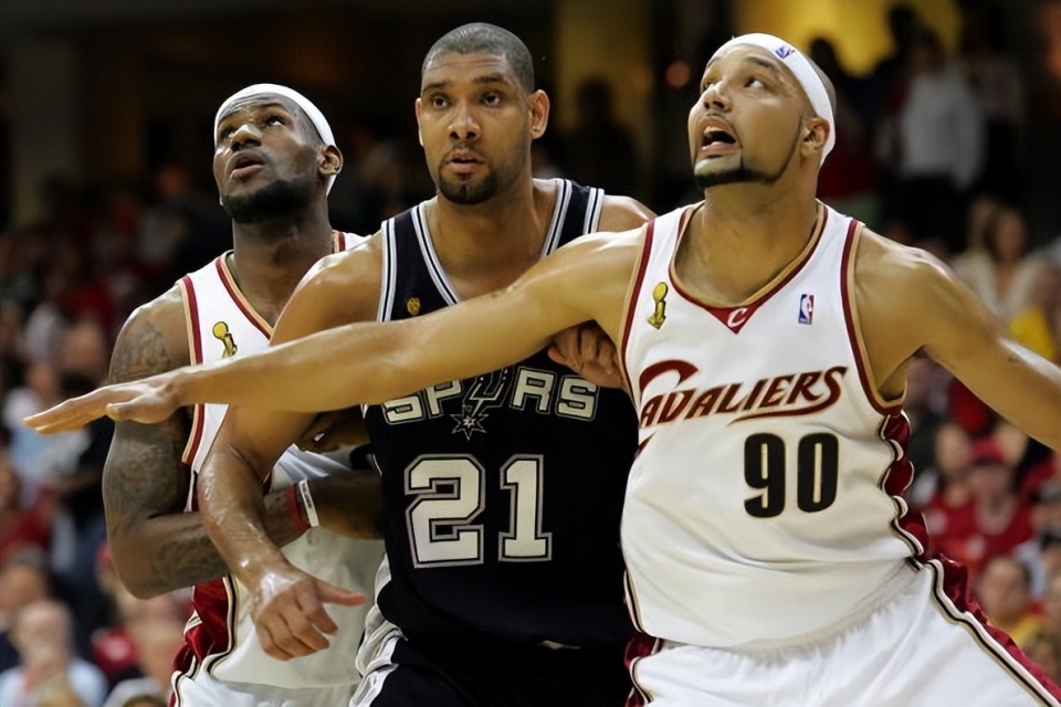 成都蓉城祝贺重庆铜梁龙成功冲超：我们携手展现西南足球风采（成都蓉城向重庆铜梁龙晋级中超致贺：携手彰显西南足球魅力）