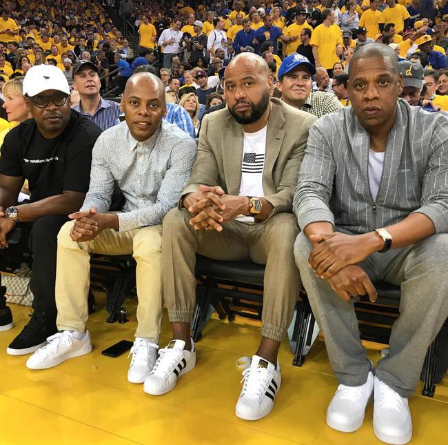 克罗斯谈皇马现状：不要总谈过去，我不需要别人说我想你（克罗斯谈皇马：专注当下，别总怀旧；我不需要别人对我说“想你”）