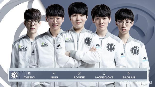 海港跟队：武磊出席海港富盛经开队新赛季中乙出征仪式.